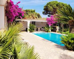 Villa Provençale avec piscine privée, très proche de la mer, dans un domaine privé et surveillé par camera, parking gratuit