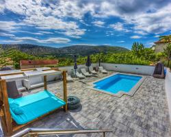 AS Apartments with swimming pool and a large yard