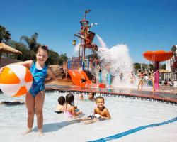 Howard Johnson by Wyndham Anaheim Hotel & Water Playground