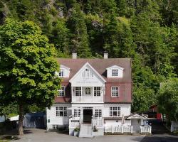 Valldal Fjord Lodge B&B