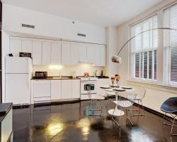 South Carondelet Street Apartment by Stay Alfred