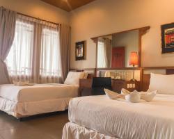 Rumah Stroberi Organic Farm & Family Lodge