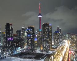 Toronto Vacation Home Rentals - Luxury CN Tower & Lake View Condo