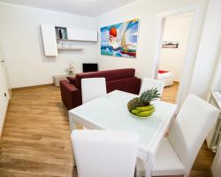 Adige Halldis Apartment