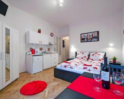 PARKING, AC, WIFI FLAT NEXT TO ANDRASSY Ave