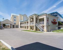 Econo Lodge Inn & Suites University