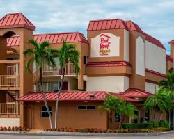 Red Roof Inn PLUS+ & Suites Naples Downtown-5th Ave S