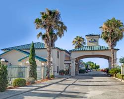Days Inn & Suites by Wyndham Houston North - Spring