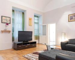 Charming Downtown Apartment