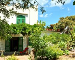 Seafront Apartments Garden House