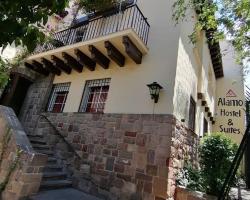 Alamo Hostel & Suites