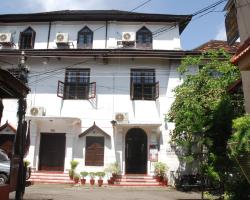 Old Courtyard Hotel