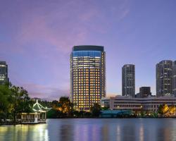 HUALUXE Shanghai Changfeng Park by IHG