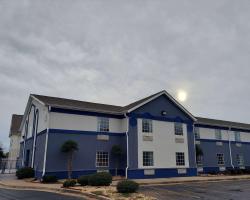 Days Inn & Suites by Wyndham Huntsville