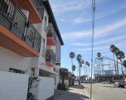 Carousel Beach Inn