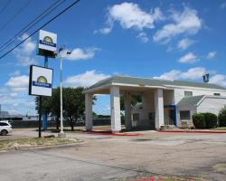 Days Inn by Wyndham Waco University Area