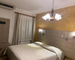 Fedrig Rooms with bathroom & Hostel Rooms