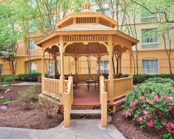 La Quinta Inn & Suites by Wyndham University Area Chapel Hill