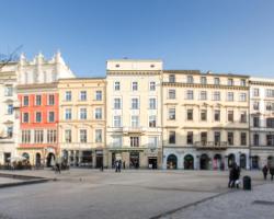 Venetian House Courtyard Apartments