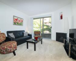 Hollywood Lights Apartment