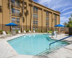 GreenTree Inn & Suites Phoenix Sky Harbor