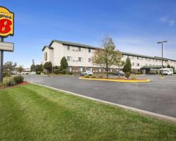 Super 8 by Wyndham Milwaukee Airport