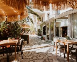 Hôtel Le Petit Castel