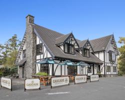 The Fox and Hounds Historic Hotel