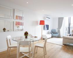 Boutique Stays - Sea Breeze, Port Melbourne Apartment