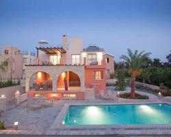 Villa Saraliana Sandy Beach Villas - Heated Pool - Jacuzzi - Private Beach Area