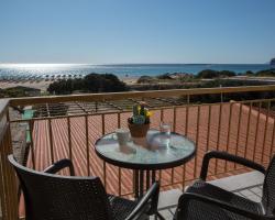En Plo Beachfront Rooms