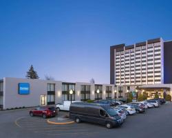 Travelodge by Wyndham Quebec City Hotel & Convention Centre