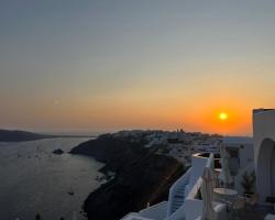 Captain John Oia Cave Houses-Sunset,Volcano & Caldera Views