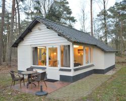 Completely detached bungalow in a nature filled park by a large fen