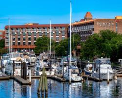 DoubleTree by Hilton New Bern - Riverfront