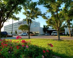 DoubleTree by Hilton Wichita Airport