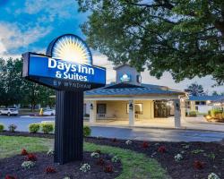 Days Inn & Suites by Wyndham Colonial