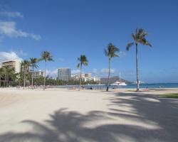 Waikiki Banyan Apt, walk to the beach, Free Wi-Fi & parking