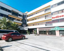 RedDoorz Plus at Holiday Plaza Hotel Tuguegarao City