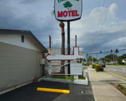 Three Oaks Motel - Titusville