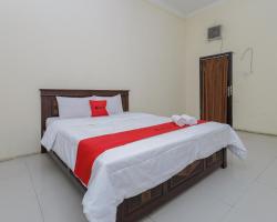 RedDoorz Plus near Museum Angkut Batu 4