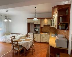 Zoli Apartmanok-Anita Kölcsey 34-36