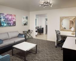 DoubleTree Suites by Hilton Hotel Detroit Downtown - Fort Shelby