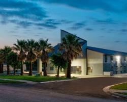 Super 8 by Wyndham New Braunfels I-35