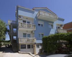 Apartments Crnjac
