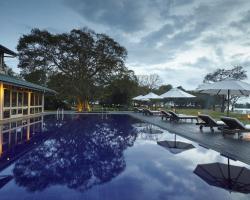 EKHO Lake Hotel