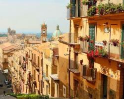 Casa tipica siciliana patronale home BedandBreakfast TreMetriSoprailCielo Camere con vista, colazione interna in terrazzo panoramico
