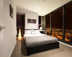 Luxury Sky View Apartment - Melbourne CBD