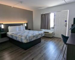 Motel 6-Leominster, MA