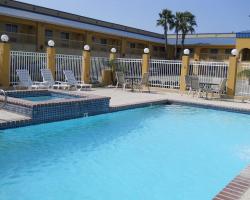 Windwater Inn & Suites